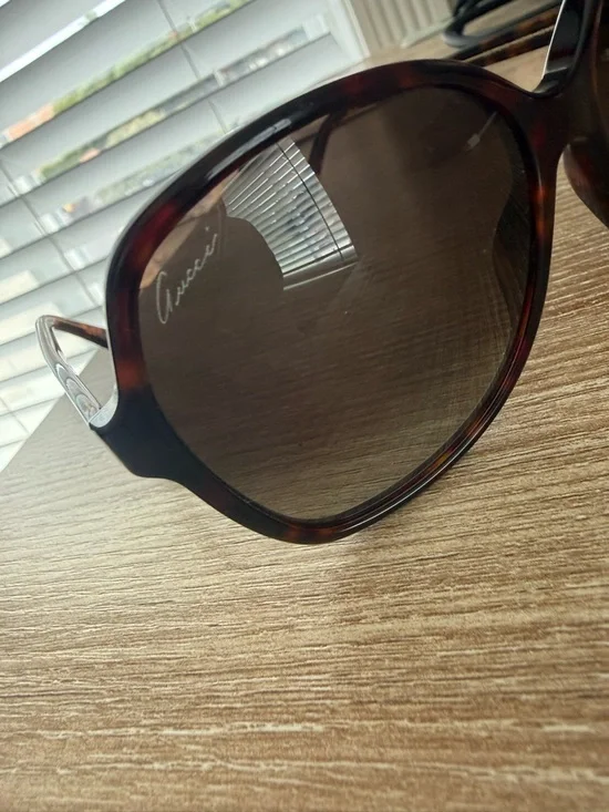 Gucci Tortoiseshell Frame Sunglasses with Brown Lenses - Picture 2 of 4